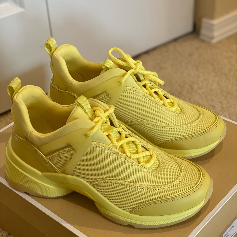Shoes - Picture 2 of 7